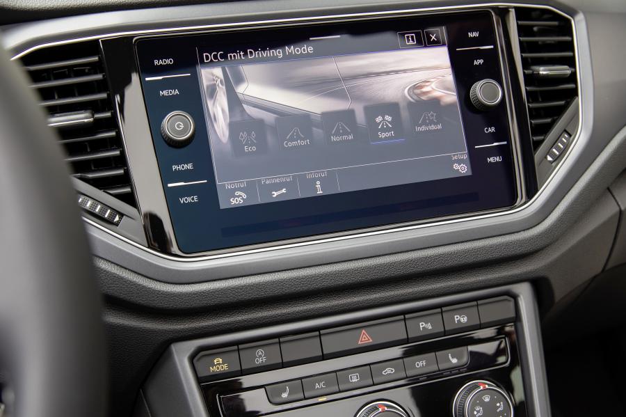 Детали интерьера Volkswagen T-Roc Cabriolet R-Line 2019 года  (WW) (фото 137 из 137)